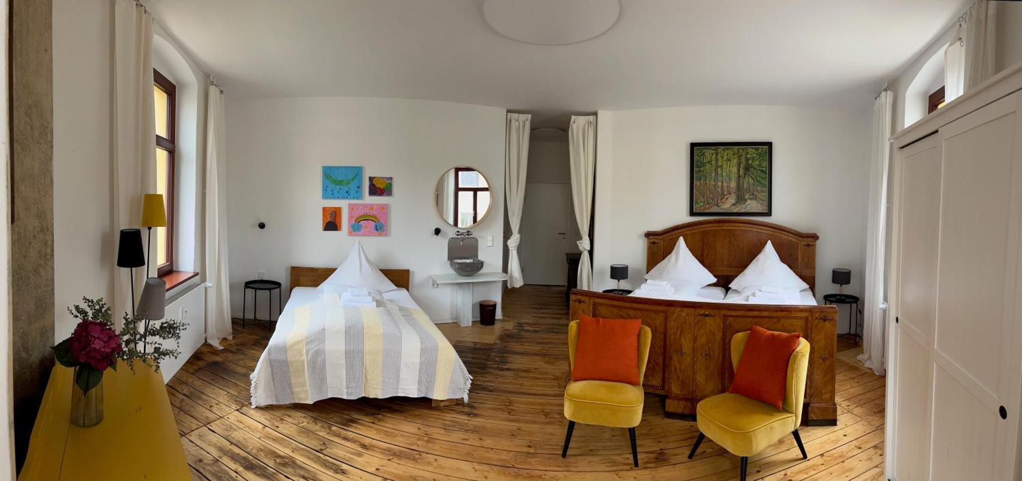 Kuenstlerzimmer Im Kulturhaus Haeselburg Gera Luaran gambar
