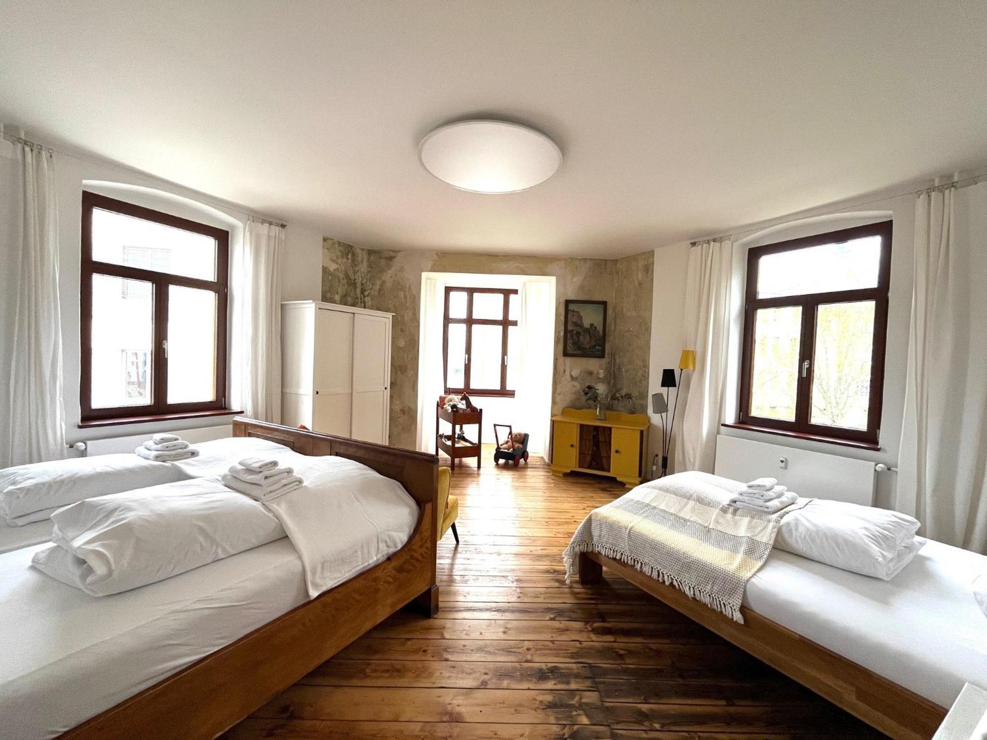 Kuenstlerzimmer Im Kulturhaus Haeselburg Gera Luaran gambar