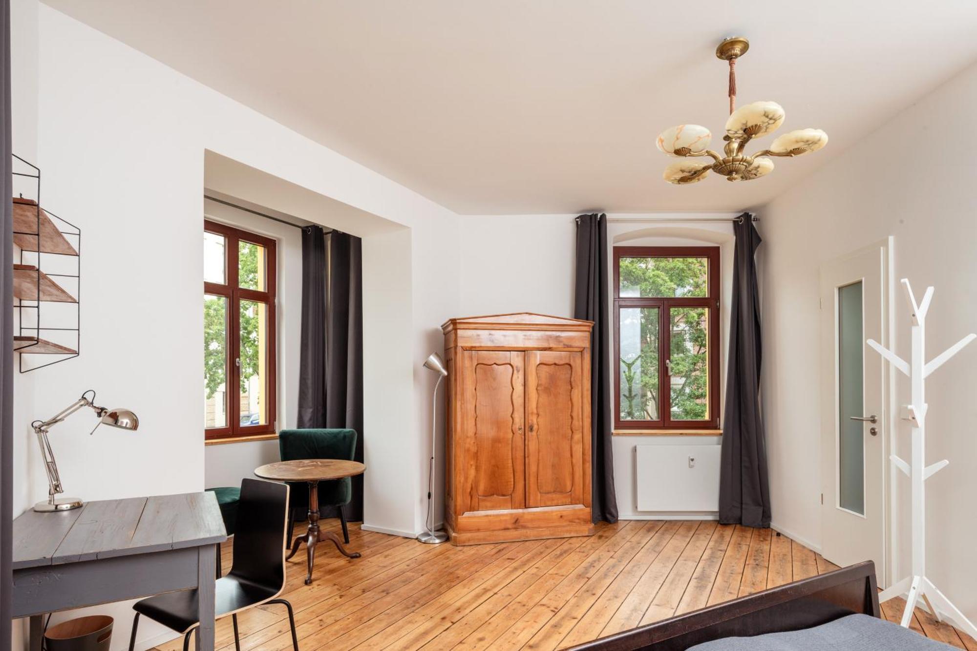 Kuenstlerzimmer Im Kulturhaus Haeselburg Gera Luaran gambar