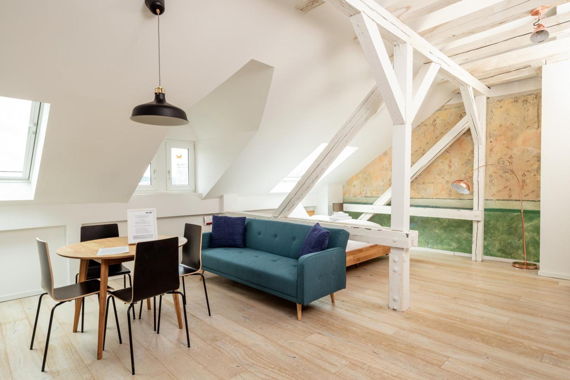 Kuenstlerzimmer Im Kulturhaus Haeselburg Gera Luaran gambar